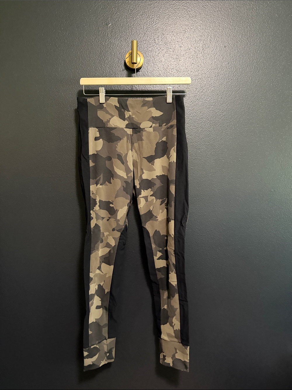 ATHLETA Essex Camo Hybrid Tights Olive Black Size Small